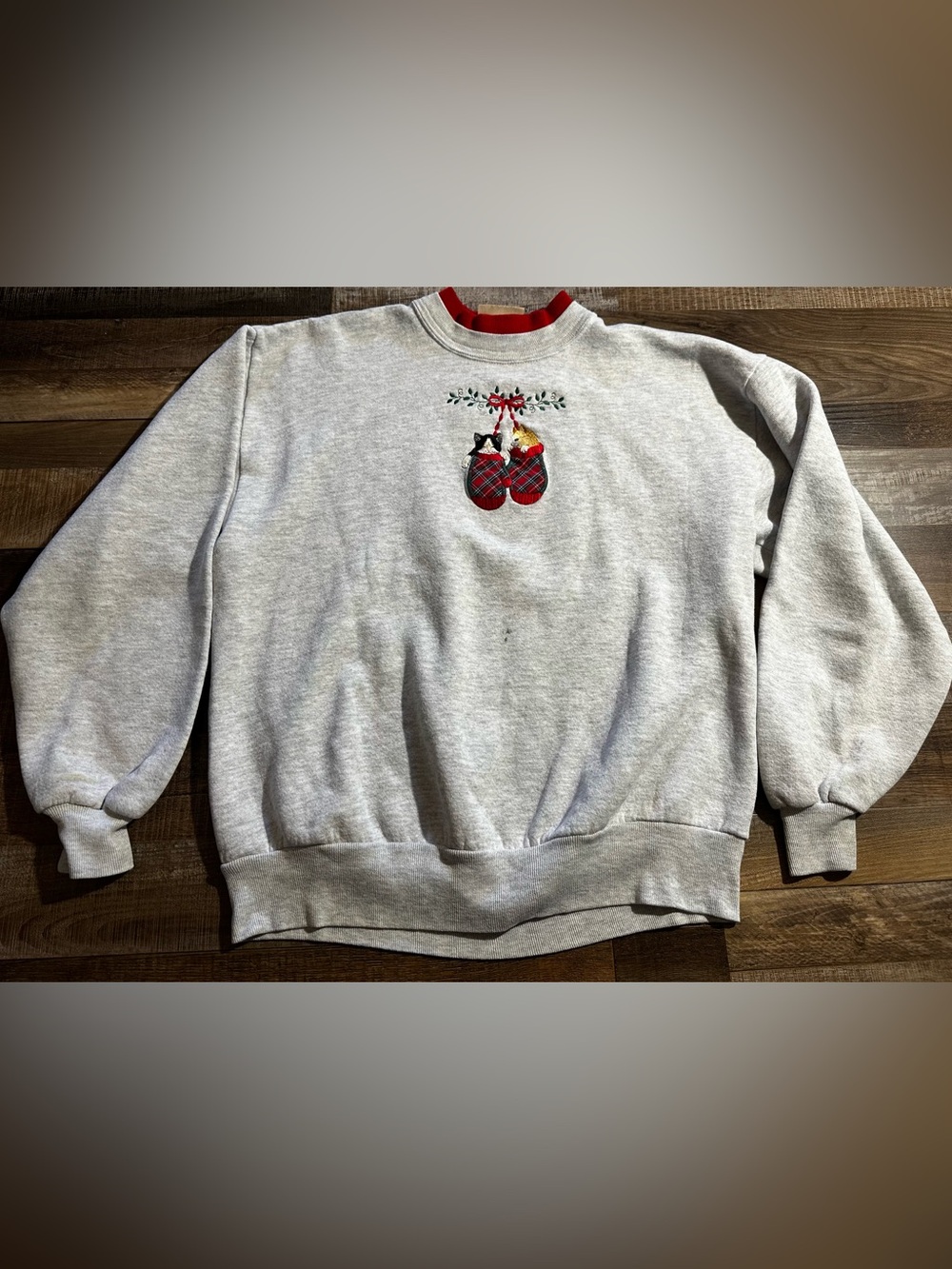 Women’s Gray cats Crewneck Sweater with Red Plaid Mittens Embroidery